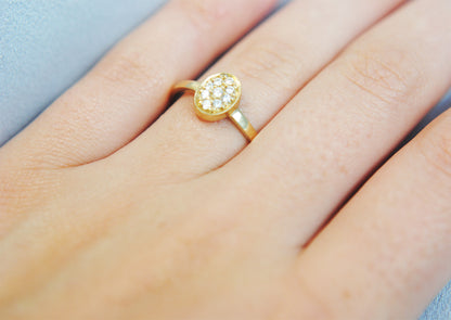 Item No. R005 Oval Diamond Ring